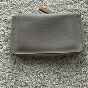 Longchamp wallet zip around beige